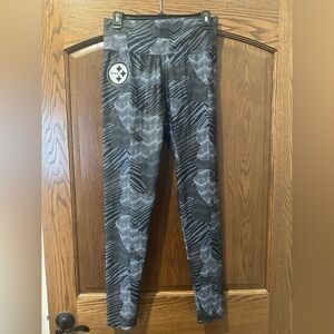 Women’s zubaz Pittsburgh Steelers leggings